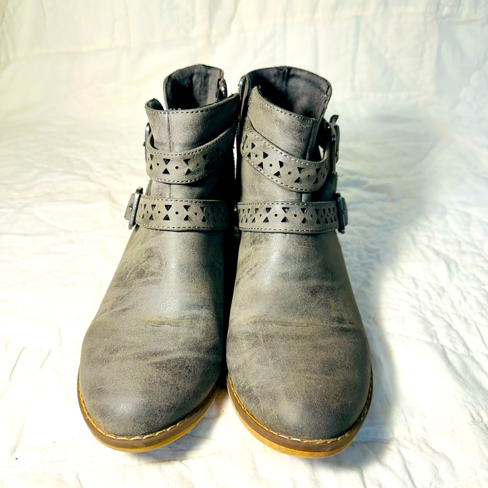 Rocket Dog Love Boots. Mack Lewis Pu. Stacked heel, grey booties, ankle boot